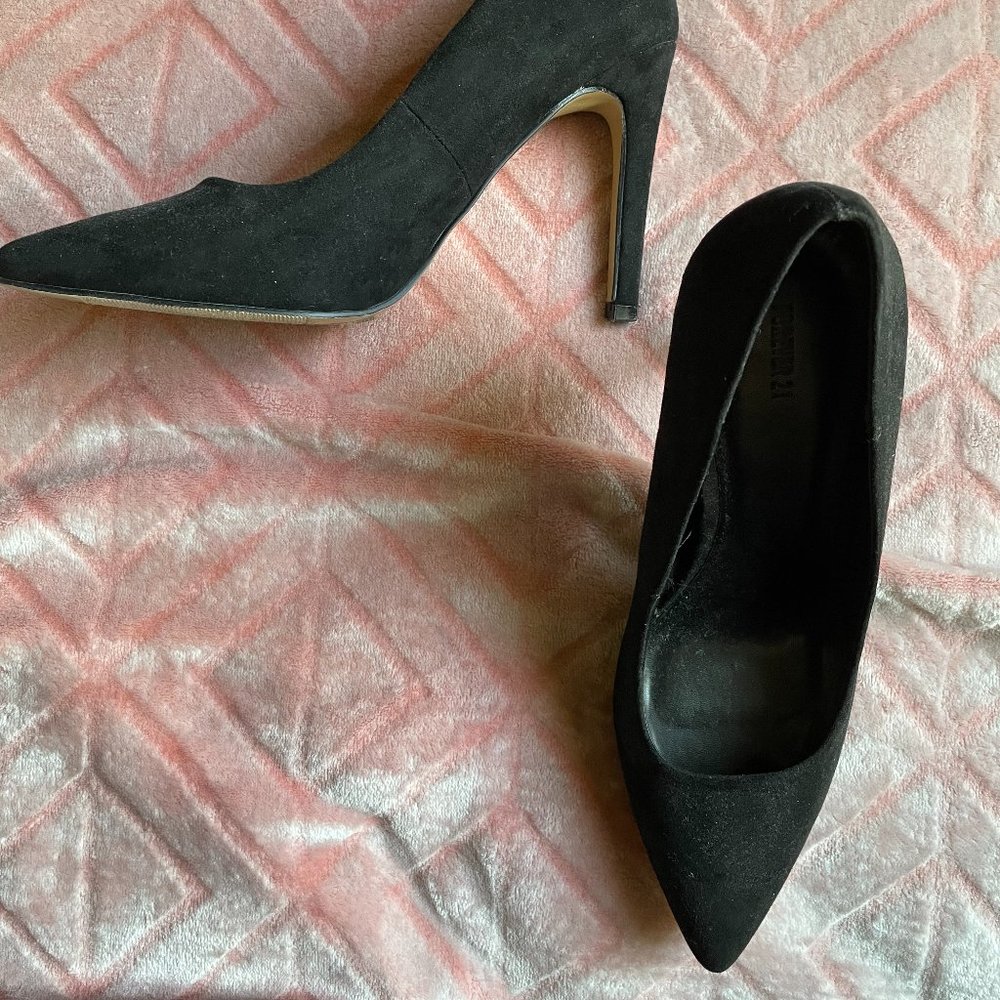 Black Faux Suede Pumps - Forever 21 NWOT